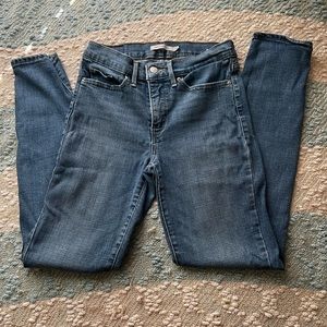 Womens 311 shaping skinny Levi’s size 27